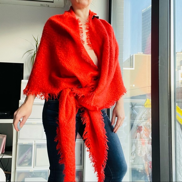 Anthropologie Fringed Long Soft Triangle Blanket Scarf - Picture 5 of 15